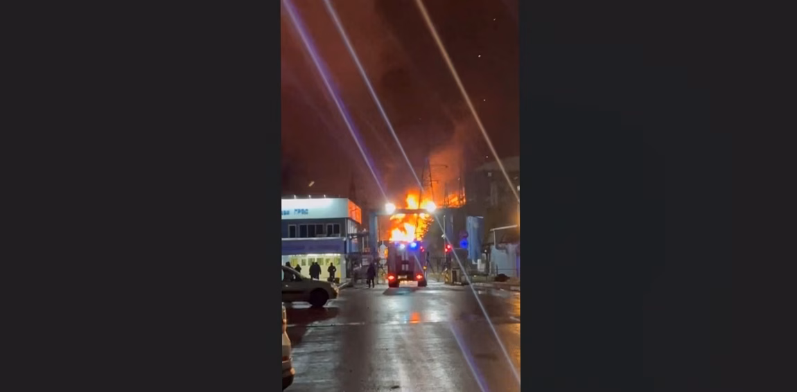 Incendie au carrefour d'Oradour : un poids lourd et une camionnette partent en fumée en photo